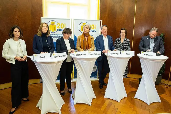 Podium bei der Trigos-Bilanzpressekonferenz mit Gabriele Faber-Wiener in der Mitte