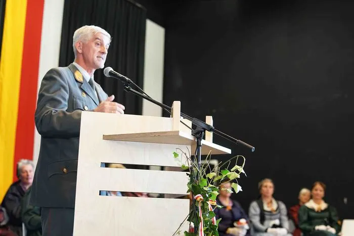 Zahlreiche Ehrengäste waren eingeladen und hielten eine Rede. Darunter war auch Brigadier Walter Gitschthaler.