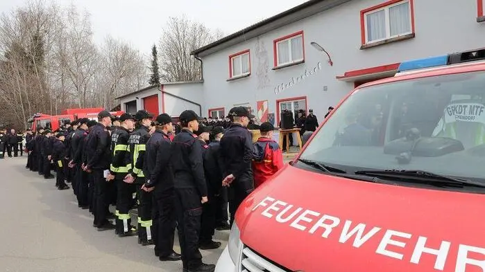 Zahlreiche Mitglieder der Feuerwehrjugend im Alter von zehn bis 15 Jahren sowie Quereinsteiger stellten beim Wissenstest in Sachendorf ihr Können unter Beweis. In den Stufen Bronze, Silber und Gold galt es, ein breites Spektrum an feuerwehrspezifischem Wissen abzurufen.