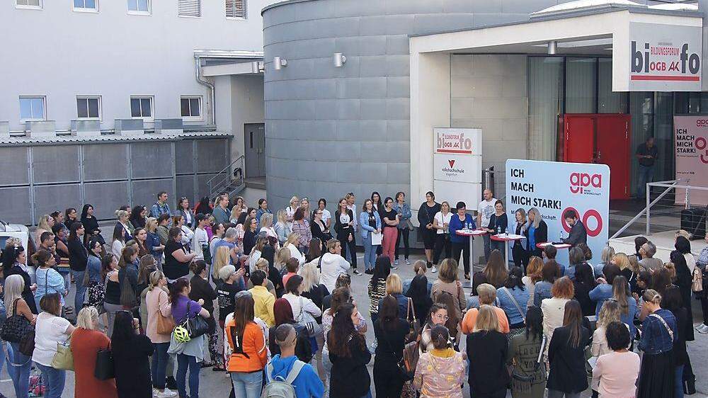Zahlreiche Arbeitgeber schlossen sich am Freitag der Betriebsversammlung in Klagenfurt an