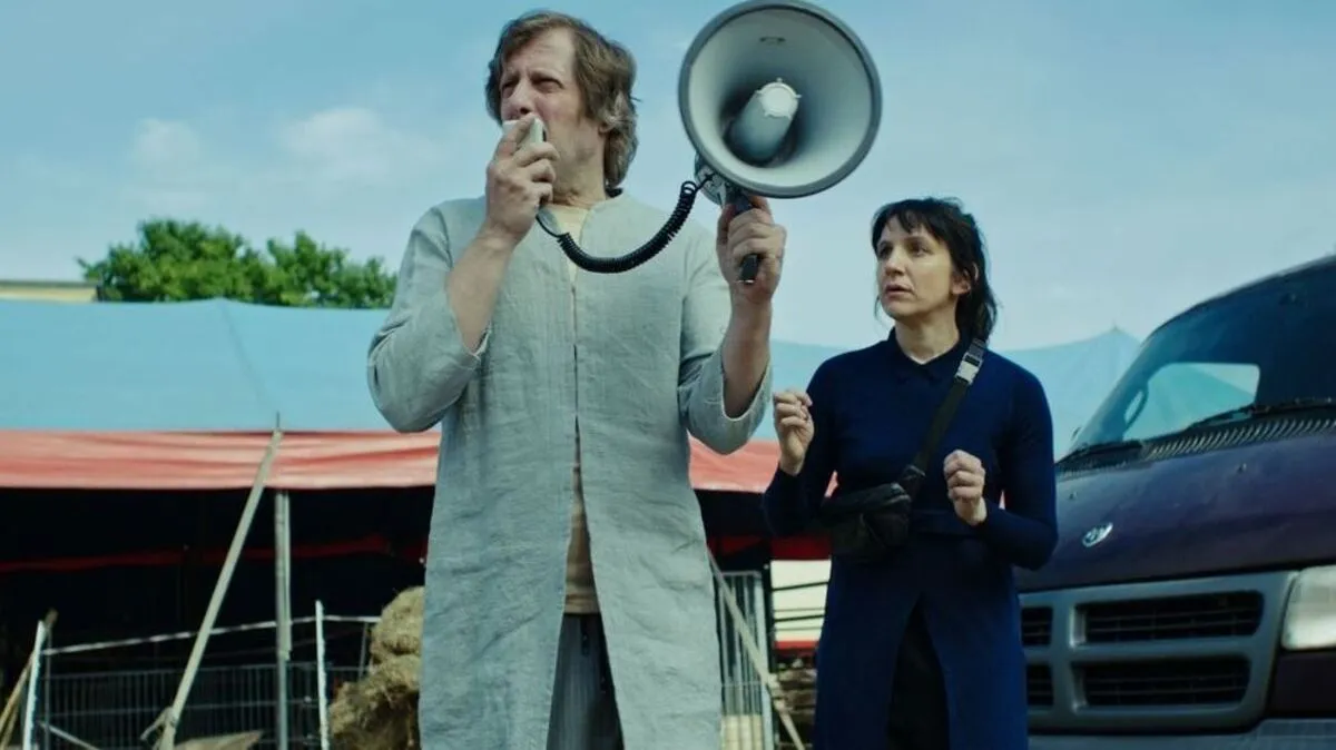 2013 entstand der Pilotfilm, 2020 bekommt die heitere Miniserie "Für Umme" endlich sein Publikum.