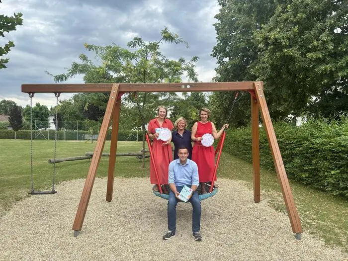 Julia Paar, Beatrice Strohmaier, Anna Knaus-Maurer (v.l.) und Raphael Scheucher präsentierten die diesjährigen Aktivitäten beim Ferien(s)pass im Vulkanland 