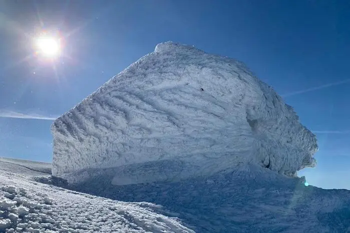 Die Hütte trotze jahrelang extremen Wetterbedingungen. Dieses Bild zeigt einen besonders harten Winter im Jahr 2019