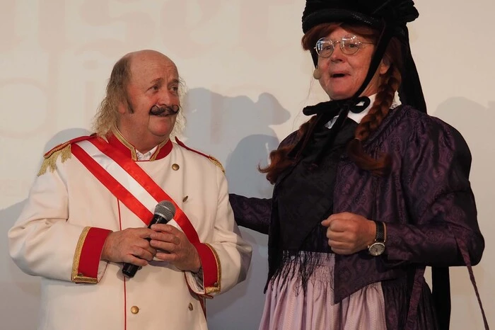 Bitte klicken Sie sich durch die Bilder. . .