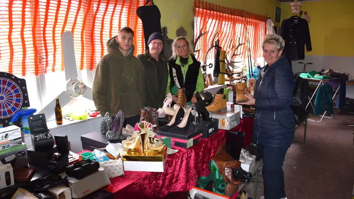 Die Mitorganisatoren Andi Fischer und Darina Kapp (2. und 3. von links) freuten sich über den regen Besuch.