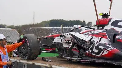 Auch  Oliver Bearmans Bolide wurde in Mitleidenschaft gezogen