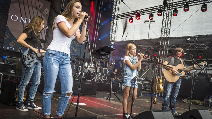 „MyStage Bandcontest“-Gewinner Santoni Family eröffnete Open Air.