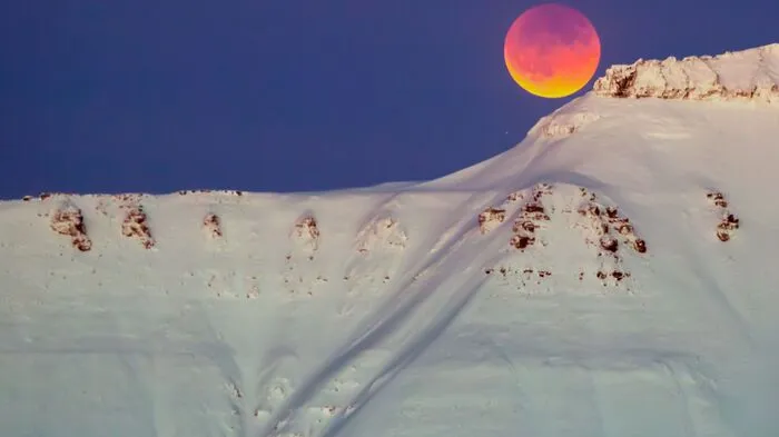 Drei seltene Himmelsereignisse trafen Ende Jänner 2018 zusammen: "Blutmond", "Super-Mond" und "Blauer Mond" - hier ein Blick auf den Erdtrabanten von Norwegen aus.