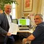 Bürgermeister Josef Ober und Gemeinderat Josef Gsöls präsentierten die neue Sozial-Plattform