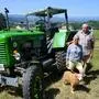 Hans und Renate Gressenberger fuhren mit ihrem Oldtimer-Traktor in den Urlaub