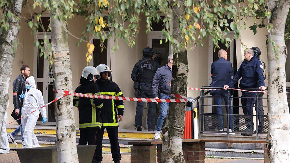 Die Ermordung eines Lehrers in der französischen Stadt Arras wird als Terrorakt eingestuft