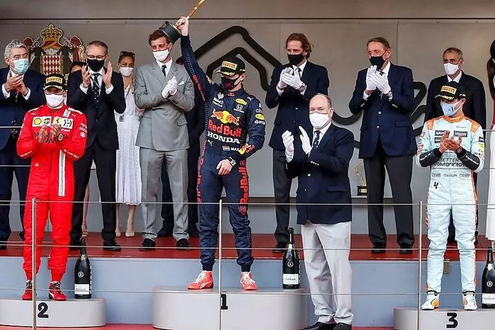  Max Verstappen (NED) Red Bull Honda Carlos Sainz (ESP) Ferrari Lando Norris (GBR) McLaren  Hier kommen Sie zum Rennbericht