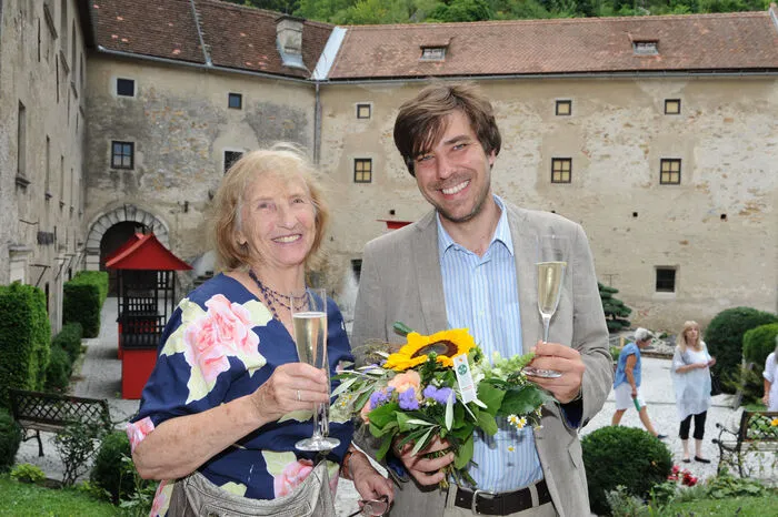 Im Finale konnte Historiker Christopher Langer mit Helga Schopper die 5000. Besucherin begrüßen.