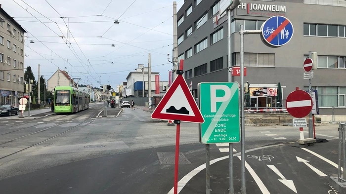 Derzeit fährt noch die Linie 7 als einzige durch die Eggenberger Straße und die Eggenberger Allee.