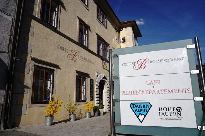 Mitten am Hauptplatz in Obervellach befindet sich das Oberstbergmeisteramt