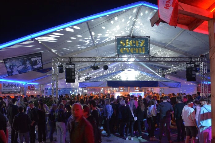In der Disco sorgten „WM-Sounds“ und „Pazoo“ für Stimmung.