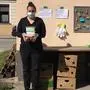 Manuela Wresnik verteilt von Dienstag bis Donnerstag eine warme Mahlzeit, Lebensmittel- und Hygienepakete aus