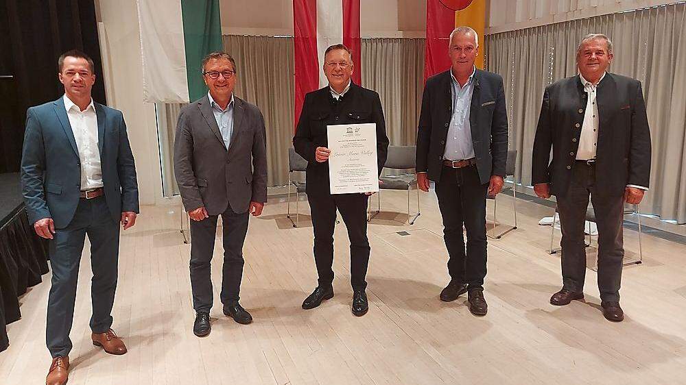 Die Gemeindechefs Karl Lautner, Anton Vukan, Dietmar Tschiggerl und Werner Grassl freuen sich über die UNESCO-Auszeichnung.