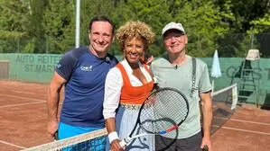 Bürgermeister Franz Silly, Moderatorin Arabella Kiesbauer und Bauer sucht Frau-Kandidat Franz (v. l.)