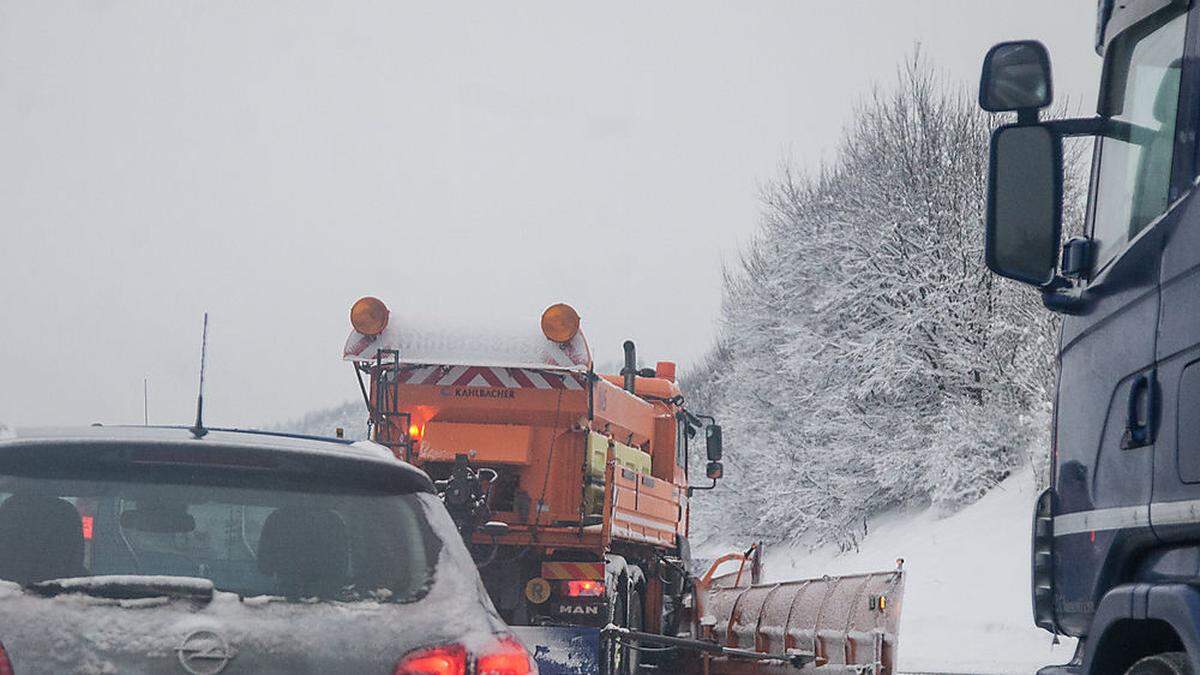 Schneeräumung auf der A2 im Lavanttal