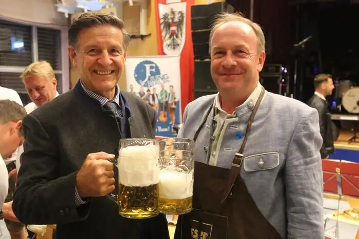 Für das Rote Kreuz Obdach ist die Veranstaltung längst zu einem Fixpunkt im Jahreskalender geworden. Im Bild Ortsstellenleiter Georg Moitzi und Bürgermeister Peter Bacher.