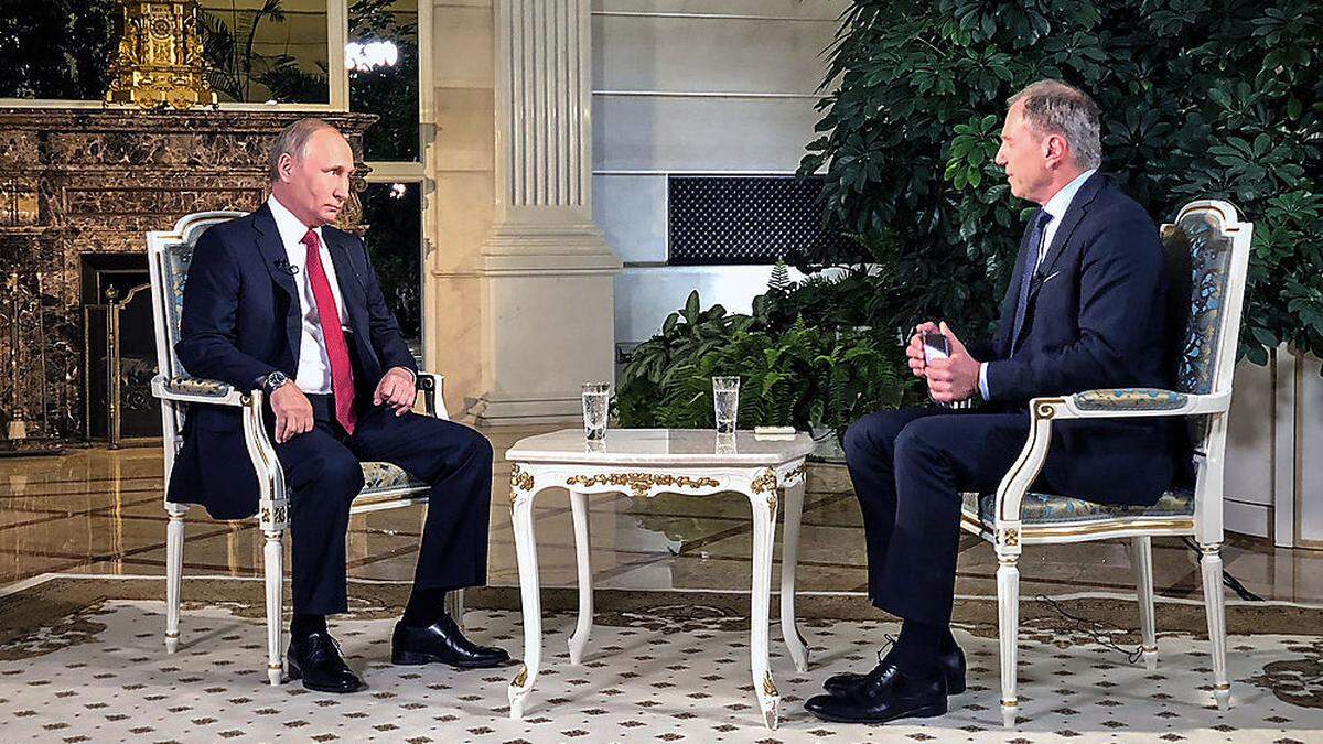 &quot;Angespannt konzentriert&quot;: Wladimir Putin und Armin Wolf