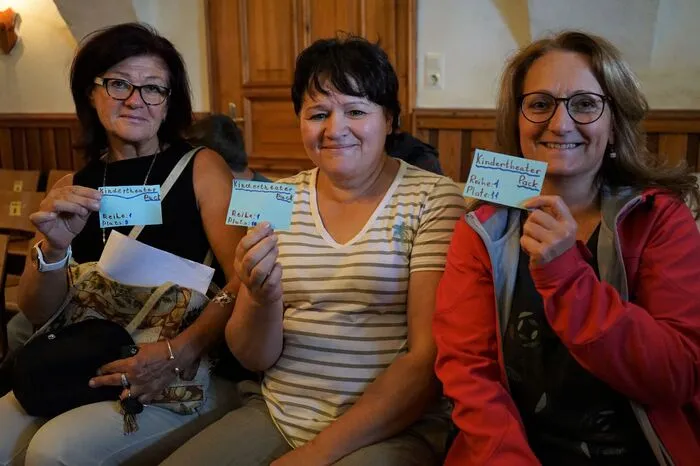 Nach der Aufführungsreihe der Theatergruppe Pack bereiteten sie den Schauspielern eine große Freude.