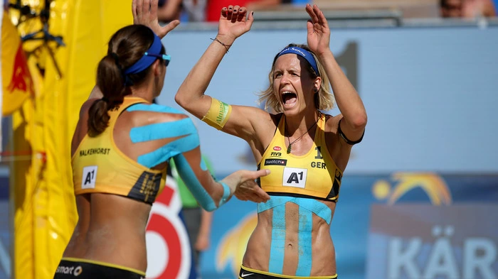 Laura Ludwig und Kira Walkenhorst setzten sich im Finale des Major-Events in Klagenfurt gegen Joana Heidrich und Nadine Zumkehr aus der Schweiz mit 2:1 (22,-14,11) durch.