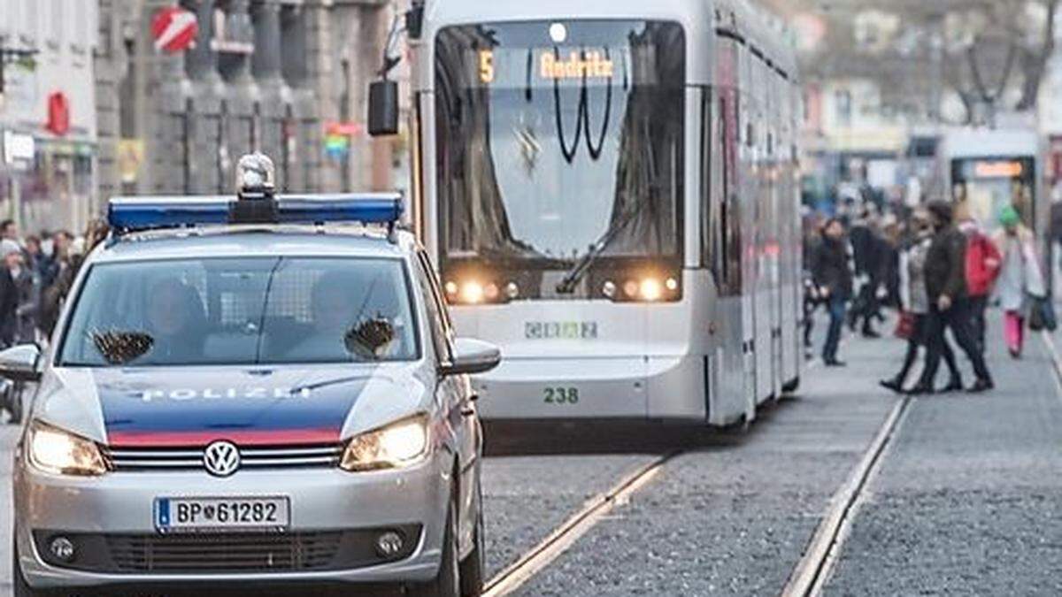 Nach dem Vorfall in der Bim wurde die Polizei alarmiert (Symbolfoto)