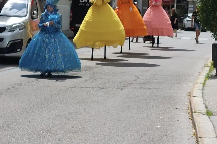 Dieses bunte Bild ist Agnes Rainer aus Ainet in Osttirol in Lienz gelungen. Wohin es auf den Stelzen wohl geht?
