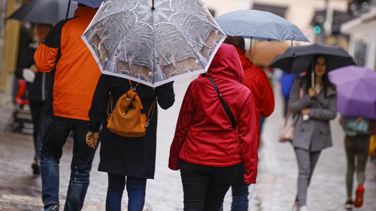 In der Klagenfurter Innenstadt war im September der Regenschirm treuer Begleiter.