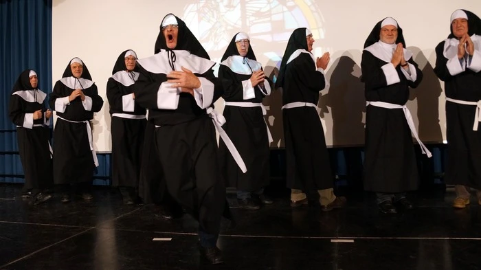 Der Pörtschacher Narrenrat lud am Freitag zur ersten und am Samstag zur letzten Faschingssitzung im heurigen Jahr. Damit ist die Saison der Faschingssitzungen im Bezirk Klagenfurt Land wieder vorbei. Eigentlich war noch für den Sonntag die Premiere und gleichzeitig einzige Faschingssitzung der Grafensteiner Faschingsgilde geplant gewesen. Doch die Faschingsstehung im Grafensteiner Hambruschsaal wurde krankheitsbedingt abgesagt.