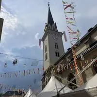 Das gesamte Gelände wird aufgrund des aufziehenden Unwetters geräumt