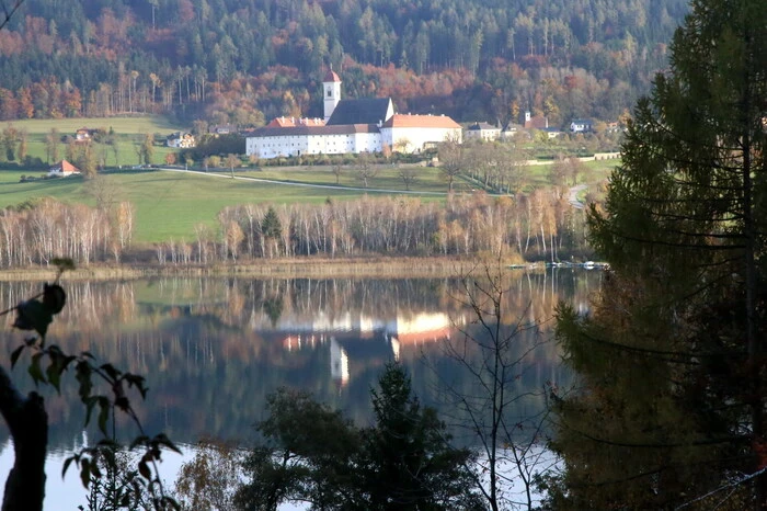 Bei strahlendem Wetter kamen die Jäger aus allen Teilen des Bezirkes (Krappfeld, Görtschitz-, Glan-, Metnitz- und Gurktal) in Form eines Sternmarsches Richtung Stift anmarschiert. 