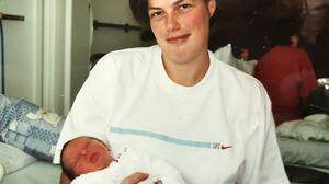 Nach der Geburt: Anita Mogg mit ihrem kleinen Gregor 