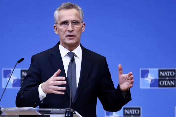 24. März 2022: Die NATO beschließt eine massive Aufrüstung und aktiviert die Abwehr chemischer, biologischer und atomarer Bedrohungen. Im Bild: NATO-Generalsekretär Jens Stoltenberg.