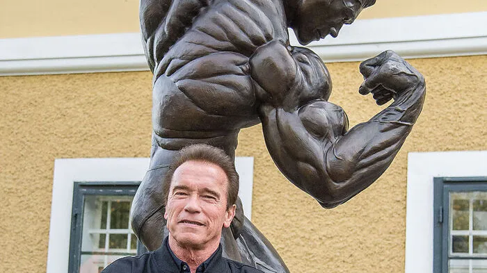 Arnie vor Arnie: Regelmäßig stattet Arnold Schwarzenegger seinem Museum in Thal bei Graz einen Besuch ab