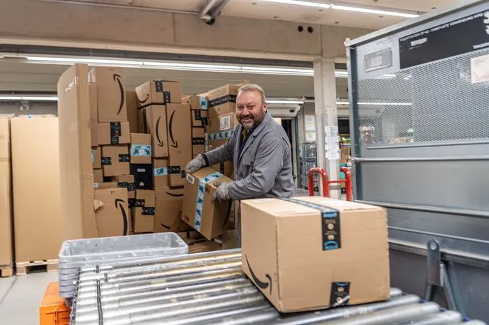 3500 bis 4000 Packln legt Herbert Fauland pro Schicht aufs Band