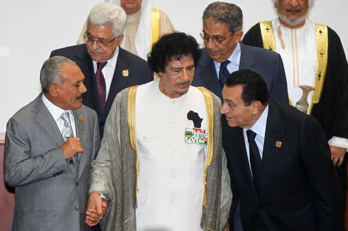 Oktober 2010 bei der arabischen Liga: Moammar Gadhafi mit Hosni Mubarak, Ali Abdullah Saleh, Mahmud Abbas und Amr Mussa