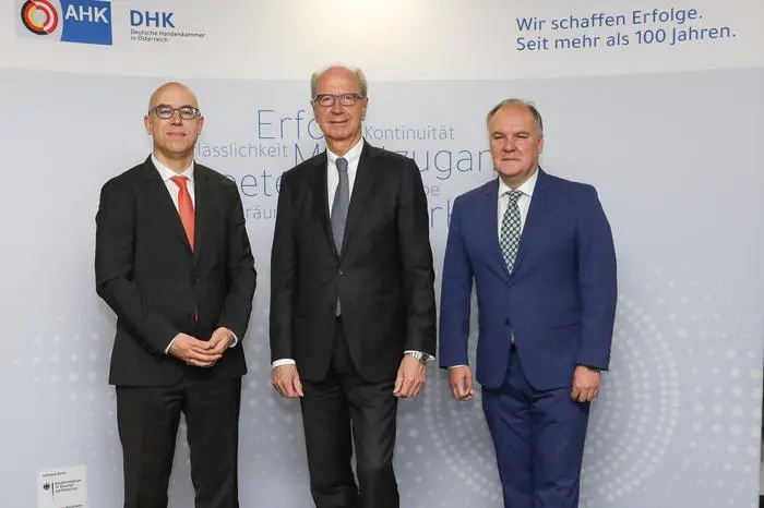 BILD zu OTS - Prof. Gabriel Felbermayr (Wifo Direktor), Hans Dieter Pötsch (DHK Präsident), Thomas Gindele (Hauptgeschäftsführer DHK)