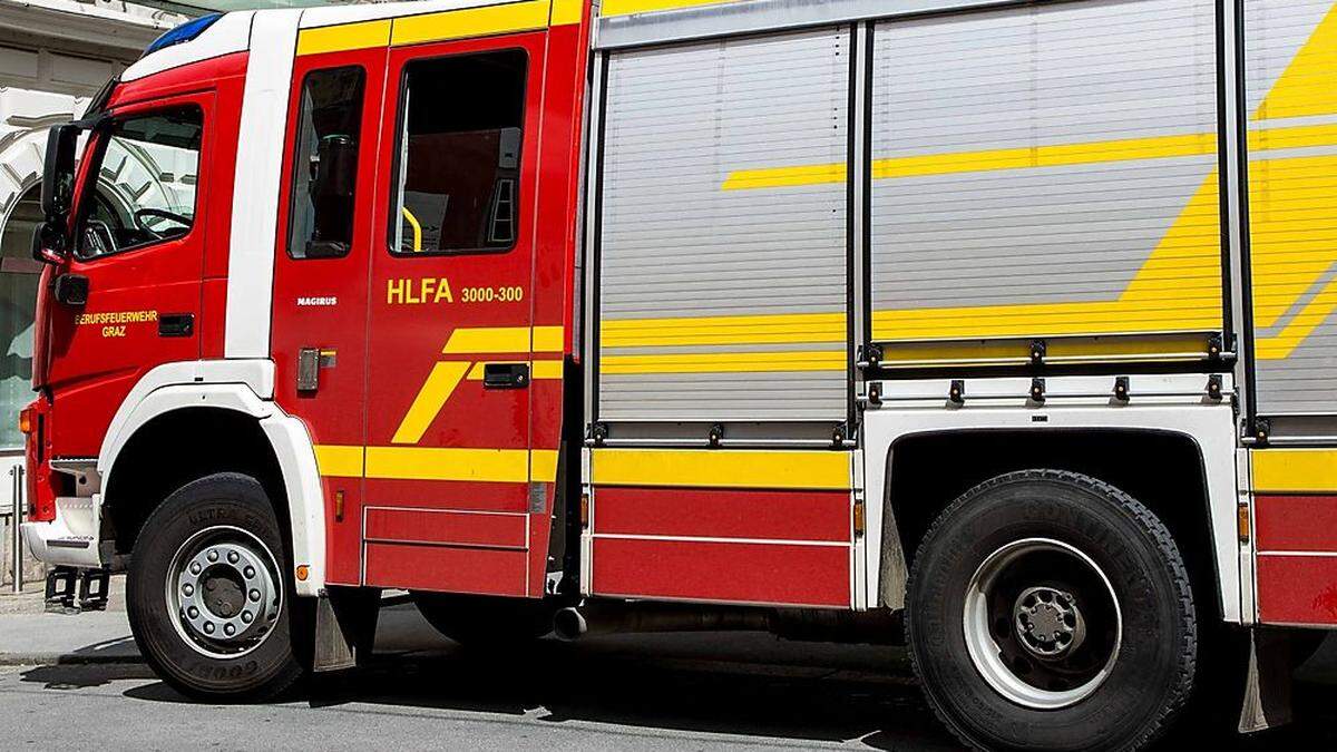 Berufsfeuerwehr rückte am Sonntag zu einem Küchenbrand aus (Sujetbild)