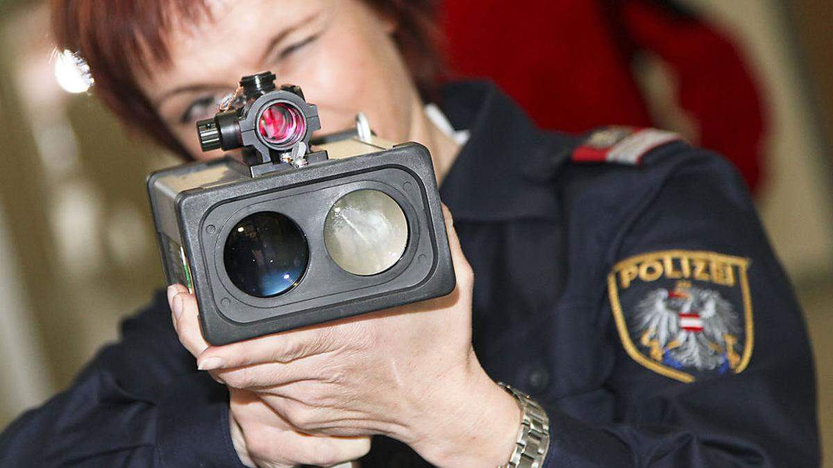 In einer 50 km/h Beschränkung wurde der Lenker mit einer Geschwindigkeit von 160 km/h gemessen 