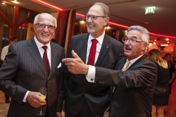 Von links: Franz Pacher, ehemaliger Wirtschaftskammer-Präsident, Autohändler Bernhard Plasounig und Helmut Hinterleitner