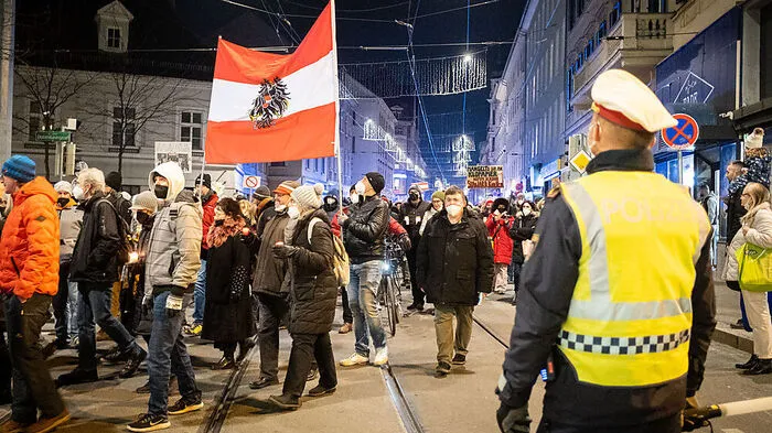Die geplante Impfpflicht lässt auch in der Steiermark die Wogen hochgehen. Tausende versammeln sich zu Demonstrationen in Graz, im Landtag wird das Thema emotional diskutiert.