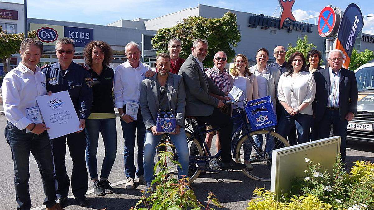 Veranstalter, Tourismusvertreter und Sponsoren bei der gestrigen Präsentation der 27. Tour de Mur im Fohnsdorfer Einkaufszentrum