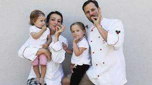 Süße Familie: Magdalena, Lidia, Caroline und Paul Fahrnberger