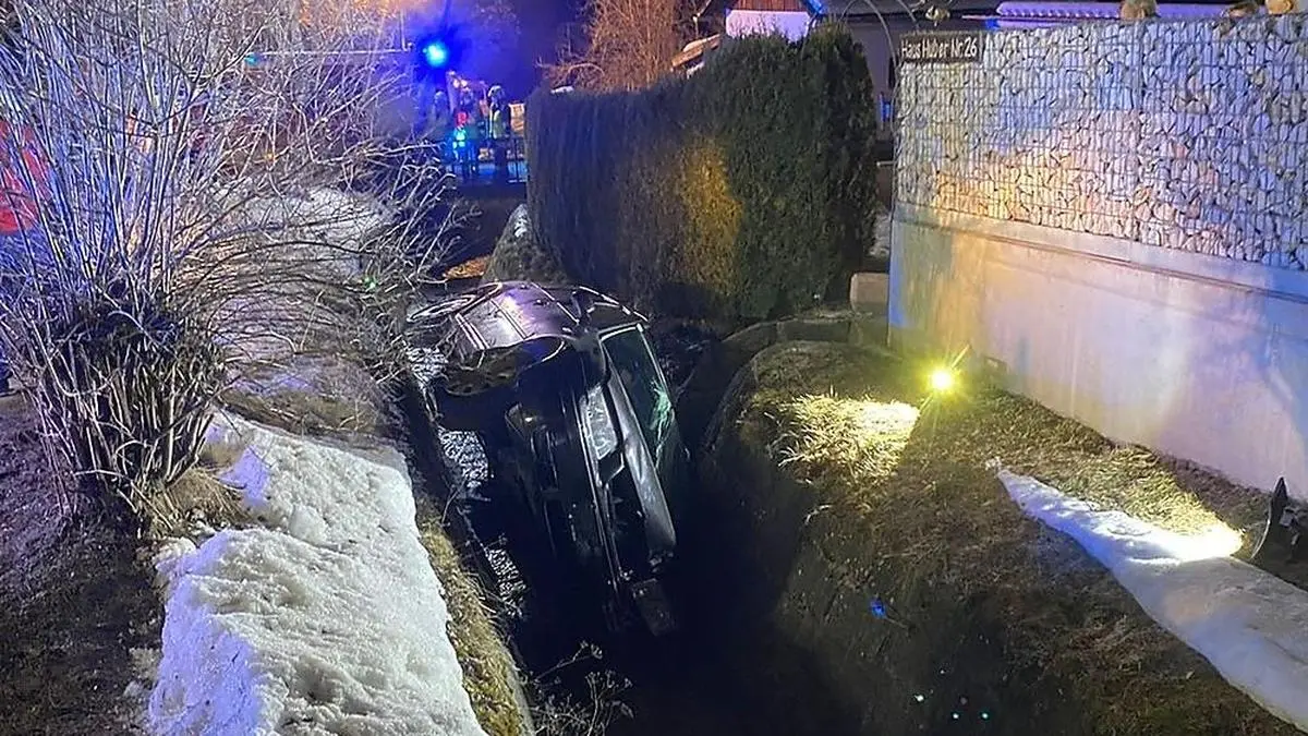 Mehrere Feuerwehren suchten nach dem Lenker dieses Autos