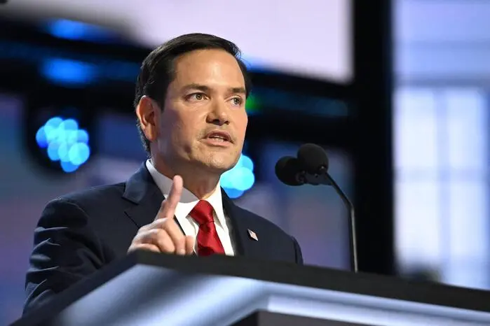 Zu Marco Rubio, Senator von Florida, hatte Donald Trump eigentlich kein allzu gutes Verhältnis. Er verspottete ihn als „Leichtgewicht“ und als „Little Marco“. Trotzdem ist er jetzt Außenminister der USA. Rubio steht auf dem Standpunkt, dass Europa seine Sicherheit selbst finanzieren müsse. Waffenhilfe für die Ukraine lehnt er ab.