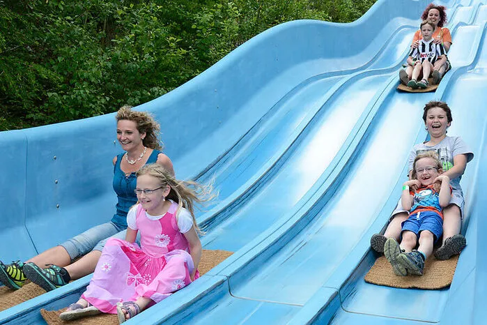 Zum Abschluss flitzen wir mit der Sommerrodelbahn oder dem Mountain-Kart ins Tal.Anfahrt: Autobahnabfahrt A 9 MauternÖffnungszeiten: Mitte April bis Ende Oktober