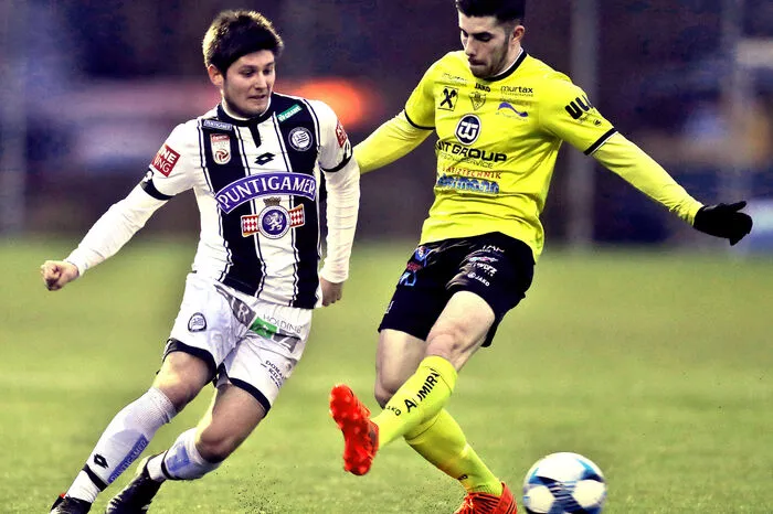 Sturms Oliver Filip im Zweikampf